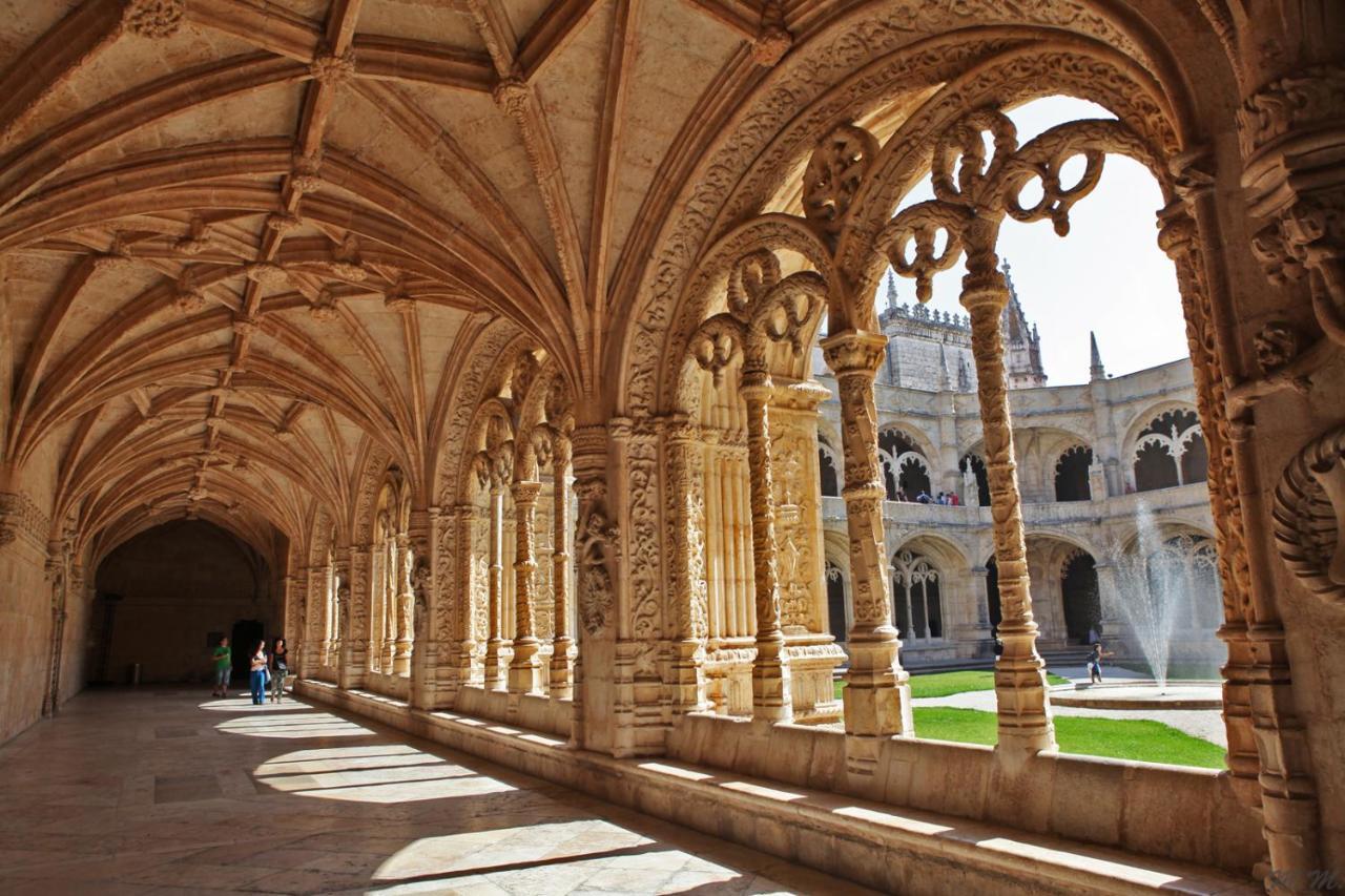 Belem! Charming 2 Bedroom W Terrace, Wifi & Free Street Parking * Lisbon