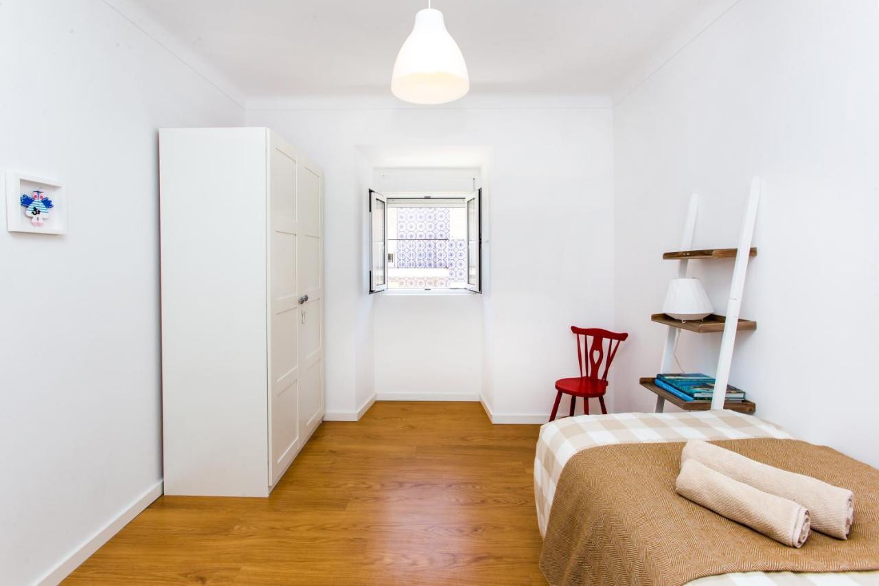 Belem! Charming 2 Bedroom W Terrace, Wifi & Free Street Parking