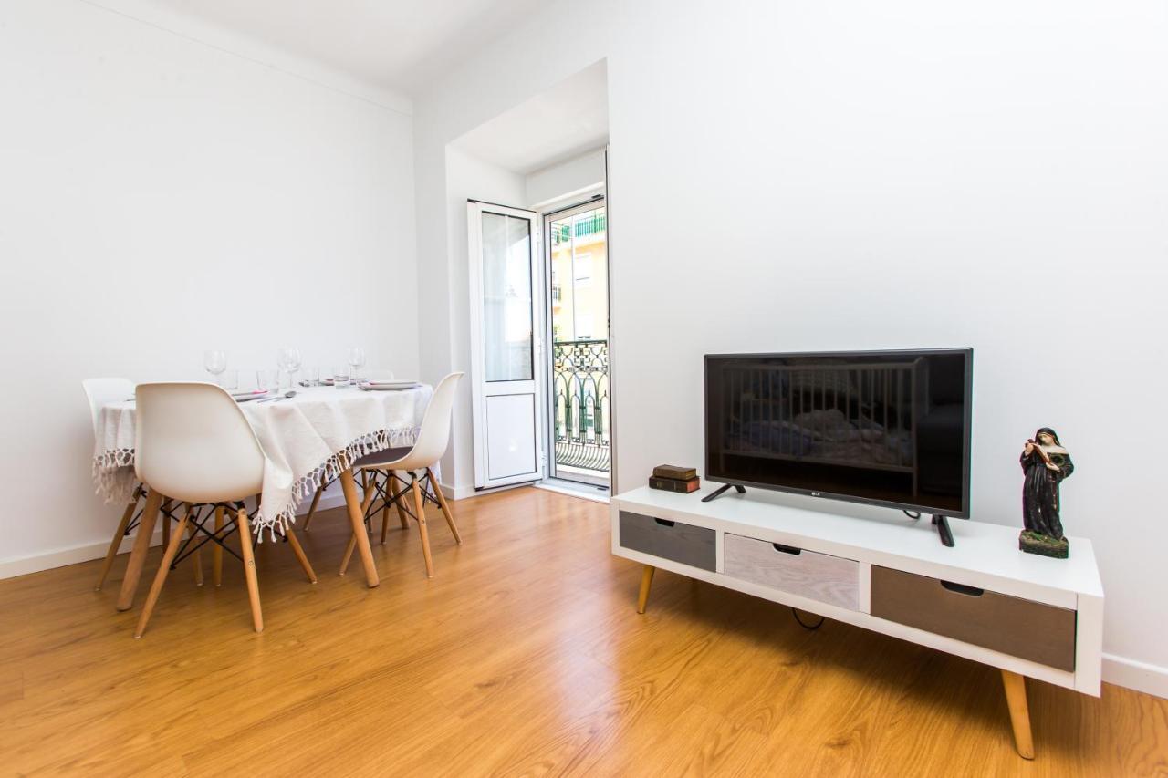 Belem! Charming 2 Bedroom W Terrace, Wifi & Free Street Parking