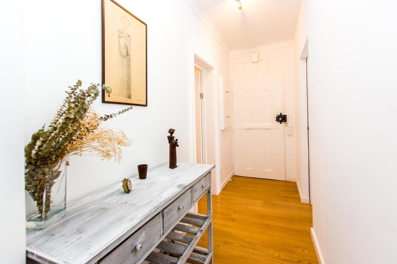 Belem! Charming 2 Bedroom W Terrace, Wifi & Free Street Parking