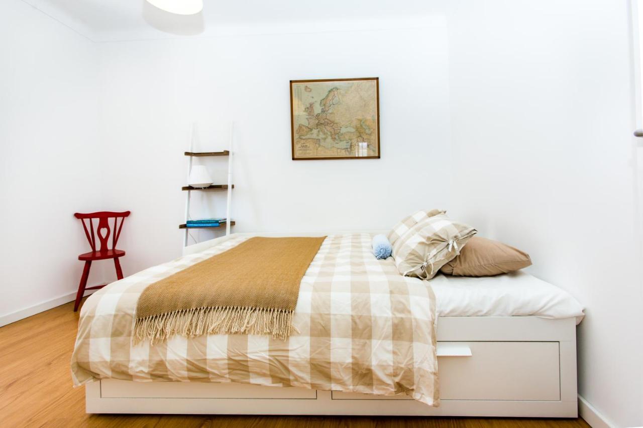 Apartment Belem! Charming 2 Bedroom W Terrace, Wifi & Free Street Parking *