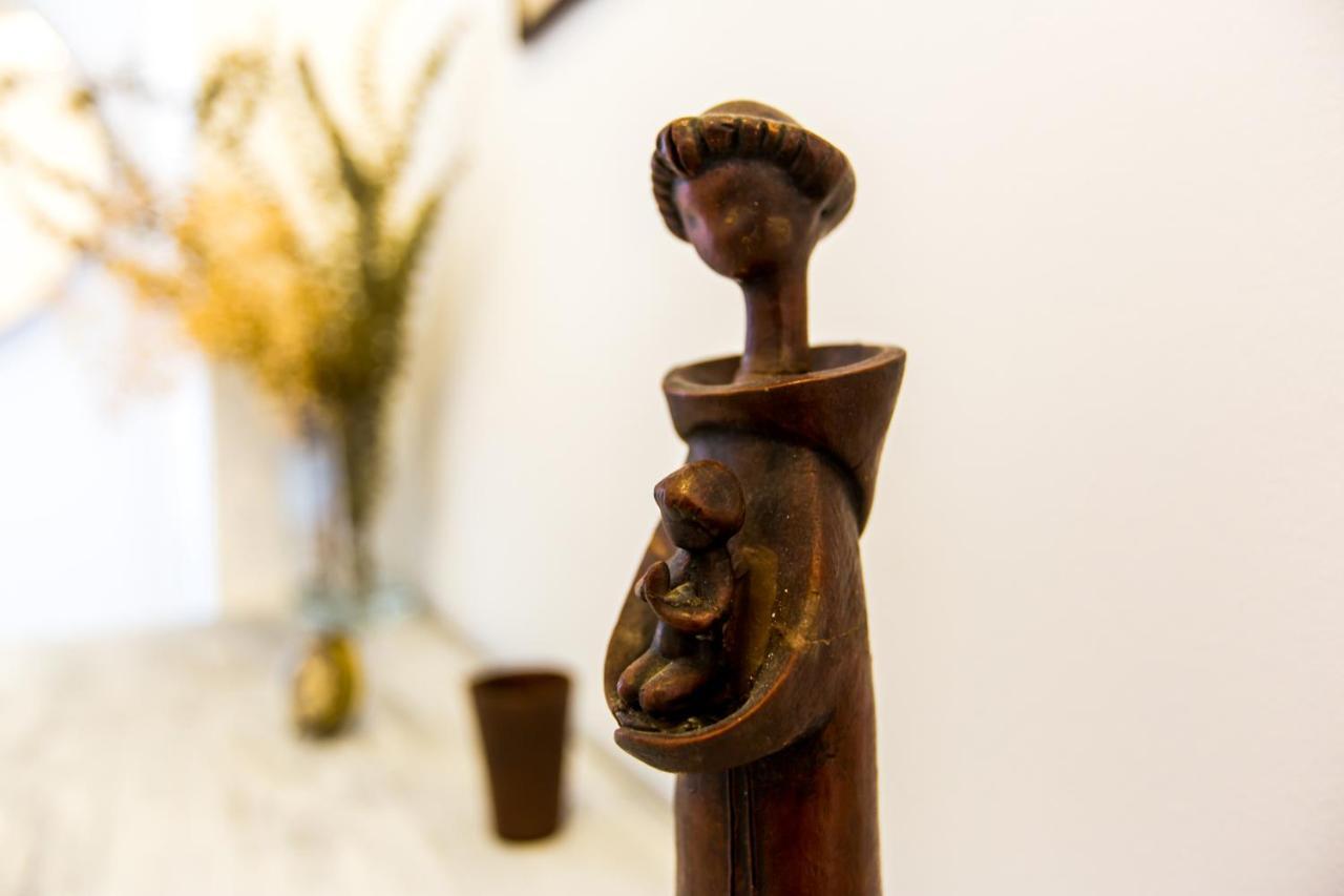 Belem! Charming 2 Bedroom W Terrace, Wifi & Free Street Parking Lisbon