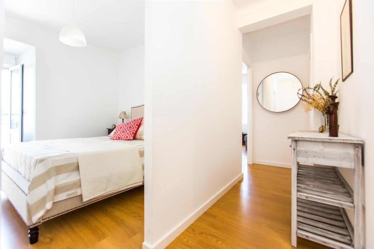 Belem! Charming 2 Bedroom W Terrace, Wifi & Free Street Parking