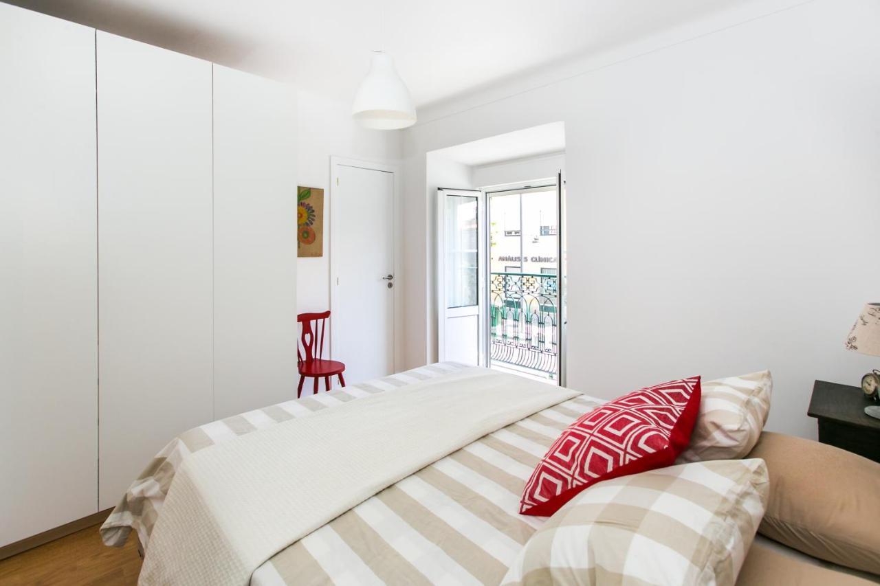 Belem! Charming 2 Bedroom W Terrace, Wifi & Free Street Parking Lisbon