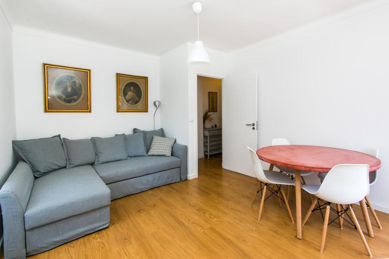 Apartment Belem! Charming 2 Bedroom W Terrace, Wifi & Free Street Parking *