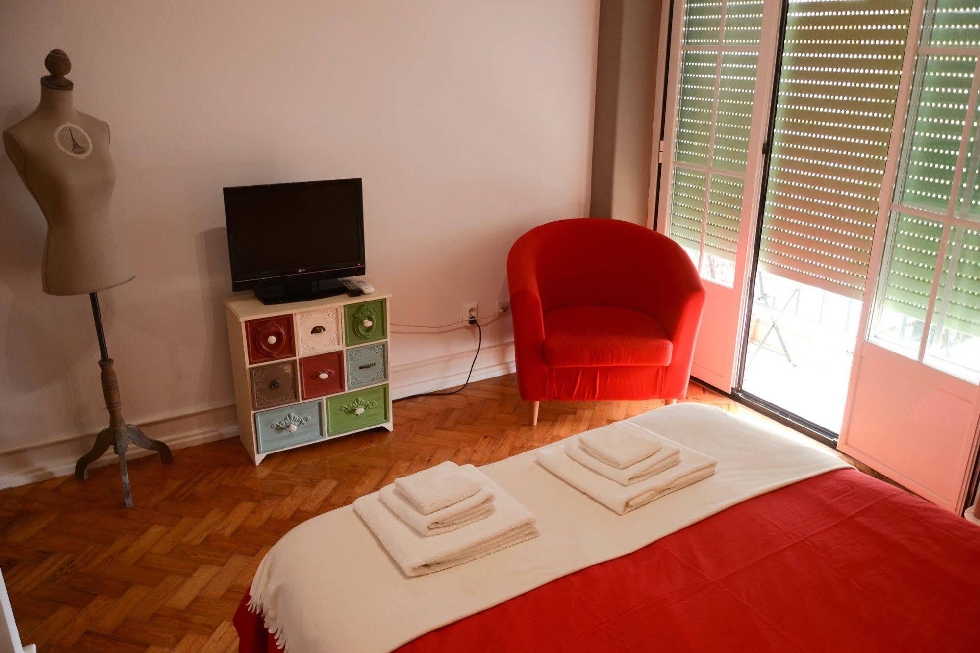 Alvalade Ii Airport Guest house 3*