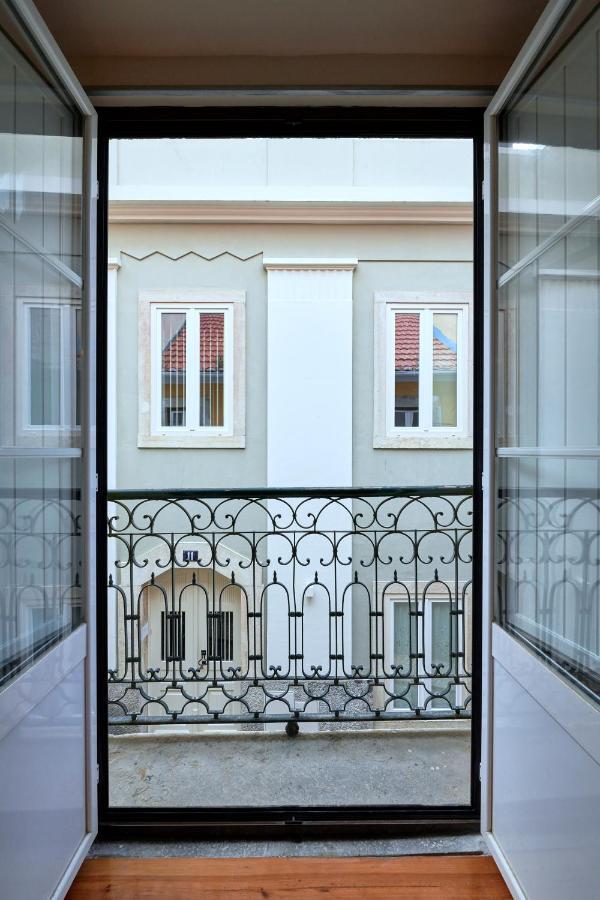 Renovated And Spacious Duplex With Patio, By Timecooler * Lisbon