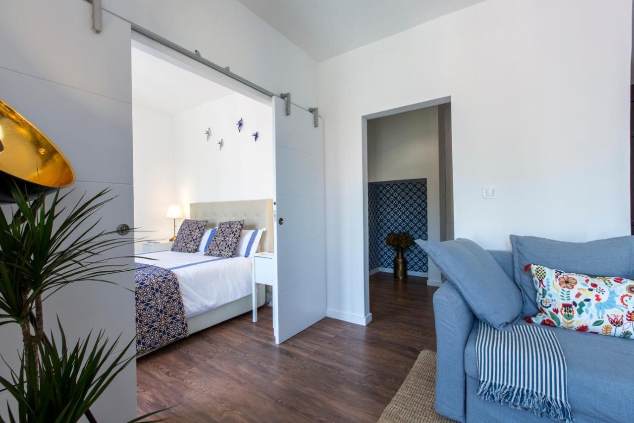 Amazing Downtown With Small Balcony With View Over The Castle Apartment Lisbon