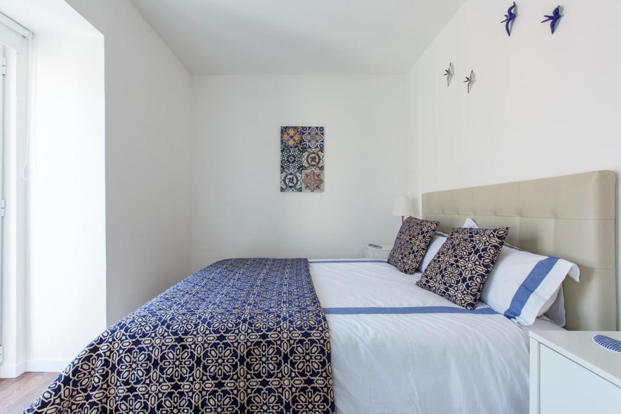 Amazing Downtown With Small Balcony With View Over The Castle Apartment Lisbon