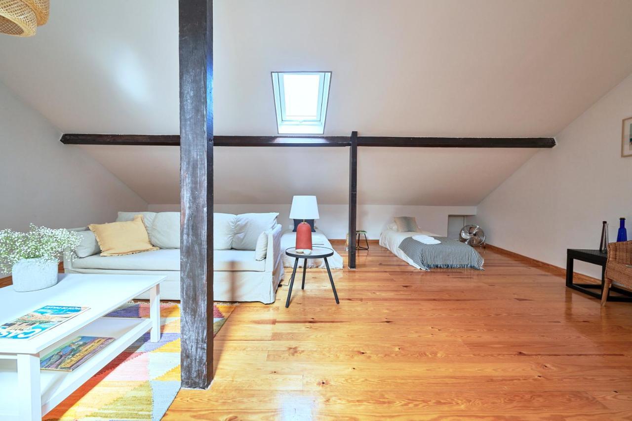 Renovated And Spacious Duplex With Patio, By Timecooler Lisbon