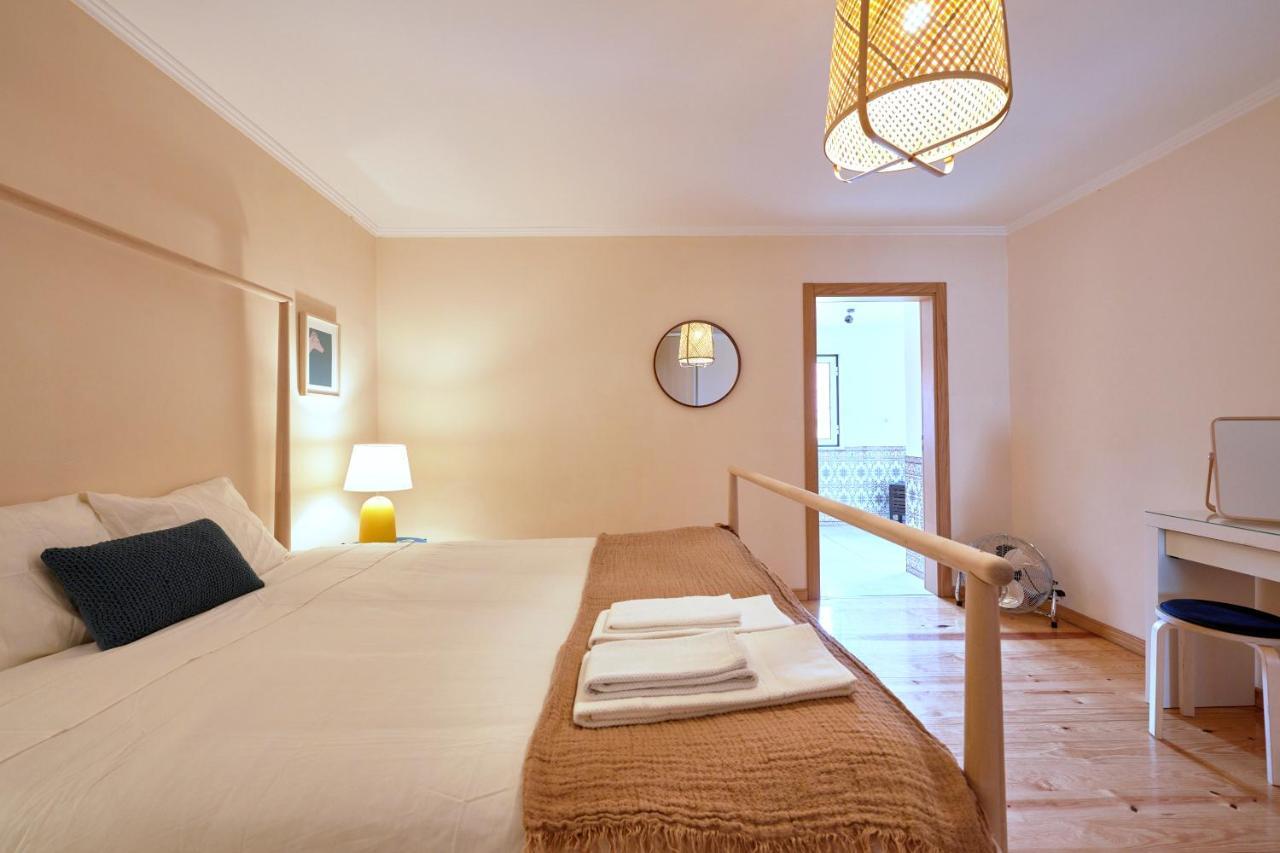 Renovated And Spacious Duplex With Patio, By Timecooler Lisbon