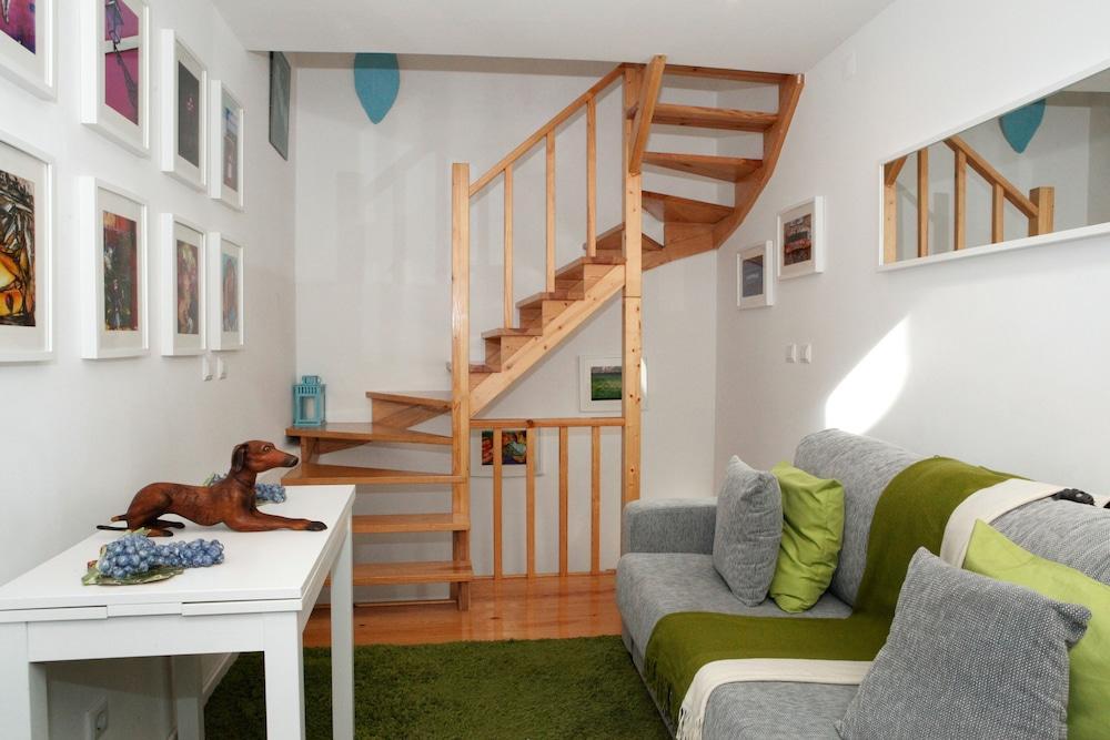Alfama Yellow House Apartment
