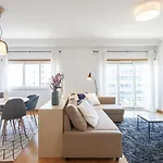 Central Orient Residence - Modern, Spacious And Sunny! By The River!