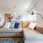 Central Orient Residence - Modern, Spacious And Sunny! By The River!