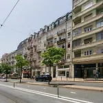 Lisbon Luxury Retreat! 2 Suites, Balcony & Views!!