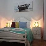 Nautic M1 R2 - Classy & Cozy Double Room With Shared Bathroom In Marques Pombal