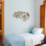 Alfama Terrace Apartment With Authentic XVIII Tiles And Historic Notes 3 Bedrooms & 2 Bathrooms Ac