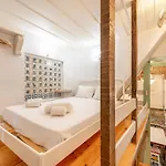 Guestready - Exquisite Portuguese Simbols