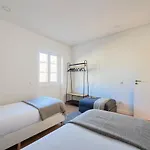 Deluxe Apt At Amazing Prime Location, By Timecooler