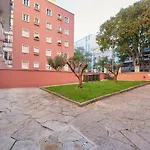 Deluxe Apt At Amazing Prime Location, By Timecooler