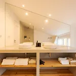 The Yellow House Spacious Duplex In Prazeres District