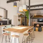 Industrial Loft In Front Of Santa Apolonia
