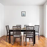 Altido Elegant Bica Apartment In Historical Centre