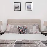 Altido Elegant Bica Apartment In Historical Centre