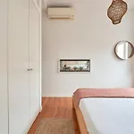 Sunny Renovated Apt With Ac, By Timecooler