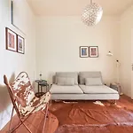 Quiet And Central 2Br Apt, By Timecooler