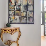 Center Garden Luxury Apartment