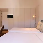 Combro Suites By Homing