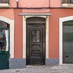 Joivy Stylish 2-Bed Apt With Balcony In Lapa, 5Mins To National Museum Of Ancient Art