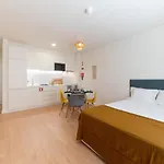 Monsanto Hill House - No. 565 R/C D