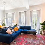 Bright City Center, 10M From Subway, 6 Rooms, Up To 20 Ppl
