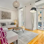 Whome Luxury Stay In Prime Location W/ Ac, Lift & Private Patio