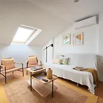 Bright Apt W Balcony, Ac, Parking, By Timecooler