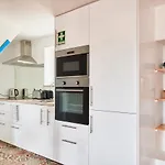 Cozy Flat In Santa Apolonia