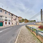 Cozy Flat In Santa Apolonia