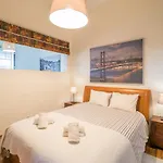 Traditional Vila Gomes - Lisbon\'S Oasis