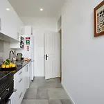 Charming Lisbon Central Apartment