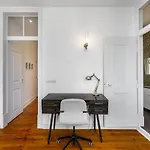Whome Central 1-Bed W/ River Views Great For D Nomads & R Workers
