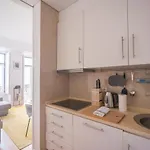 Charming, Sun-Drenched Apartment In Estrela