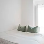 Amaro - Elegant 2 Bedroom Apartment In Alcantara