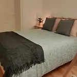 Quarto Com Varanda Na Rua Dos Douradores