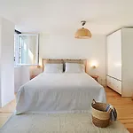Modern Flat With Double Patio Right Next To Estrela Gardens