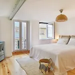 Modern Flat With Double Patio Right Next To Estrela Gardens