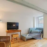 Modern Flat With Double Patio Right Next To Estrela Gardens