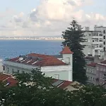 Sunny Double Room In A Shared Apartment Close To Lisbon Downtown