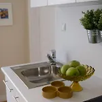 Romantic & Renewed 1 Bedroom Apartment In Campolide - 1E